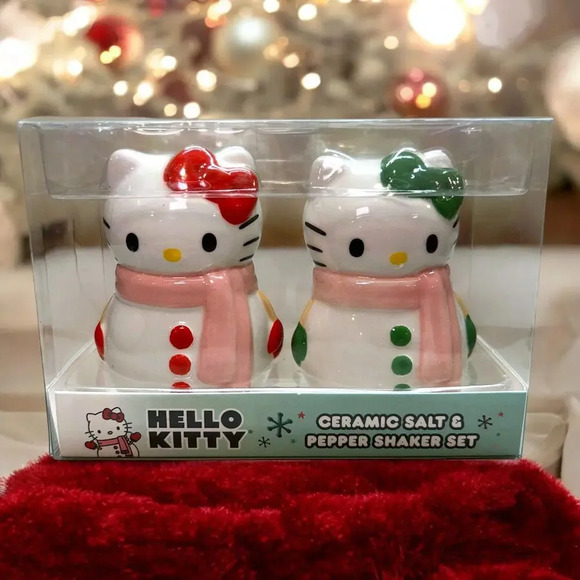 2024 Sanrio Hello Kitty Christmas Hand Painted Ceramic Salt & Pepper Shaker Set - Picture 1 of 4